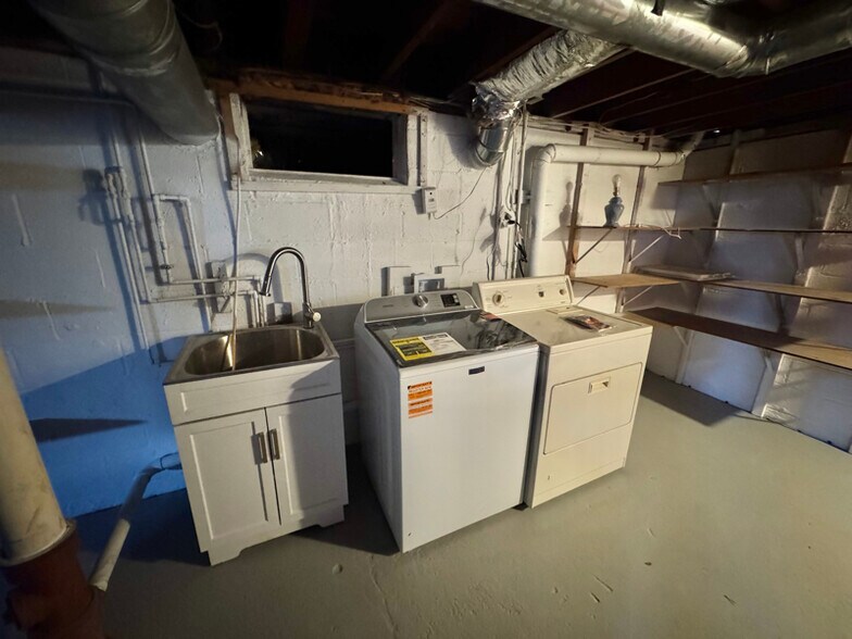 Building Photo - 3 Seymour Ave