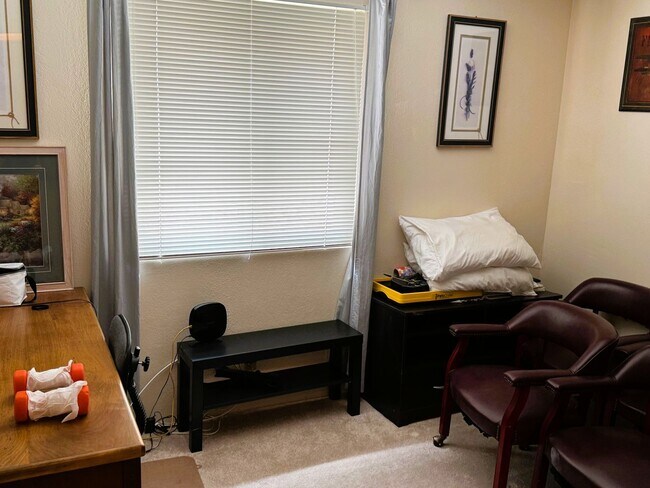 Building Photo - MLCC 3 Bedroom 2 Bath