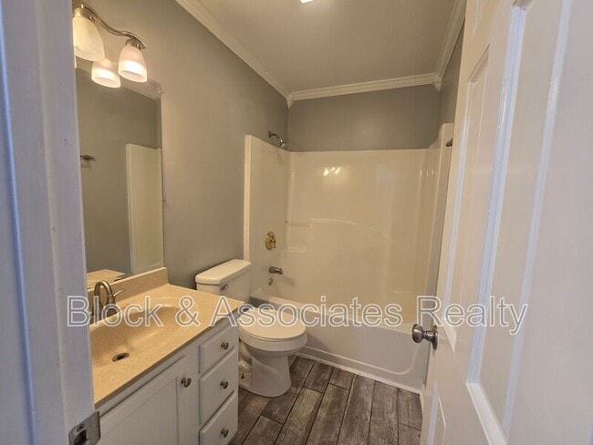 Building Photo - 702 Westbrook Ct