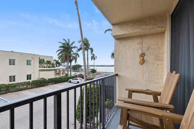 Building Photo - 1801 N Flagler Dr