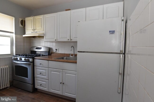 Building Photo - 832 S Greenbrier St