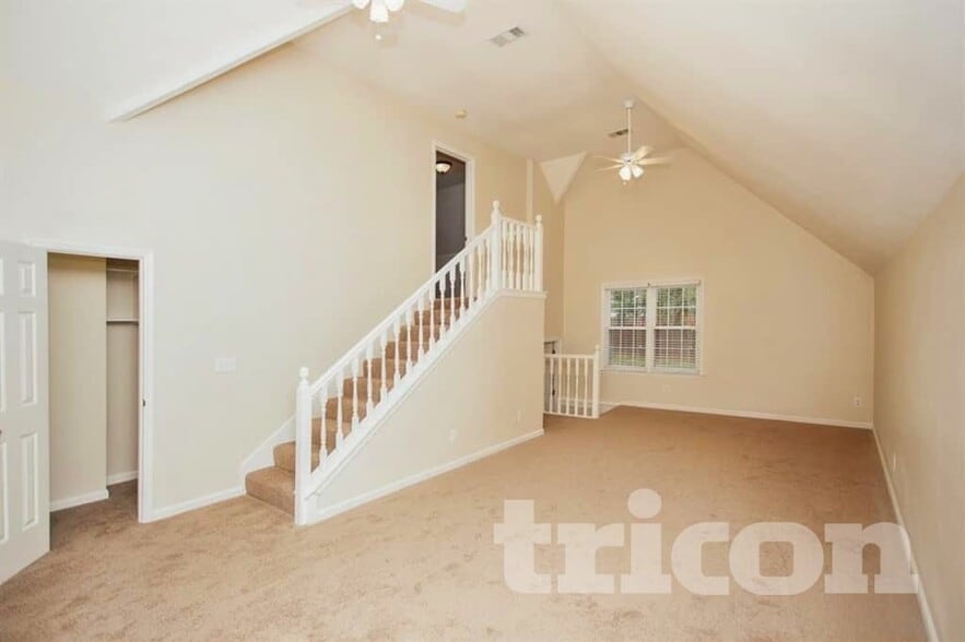 Building Photo - 2678 Douglas Ln