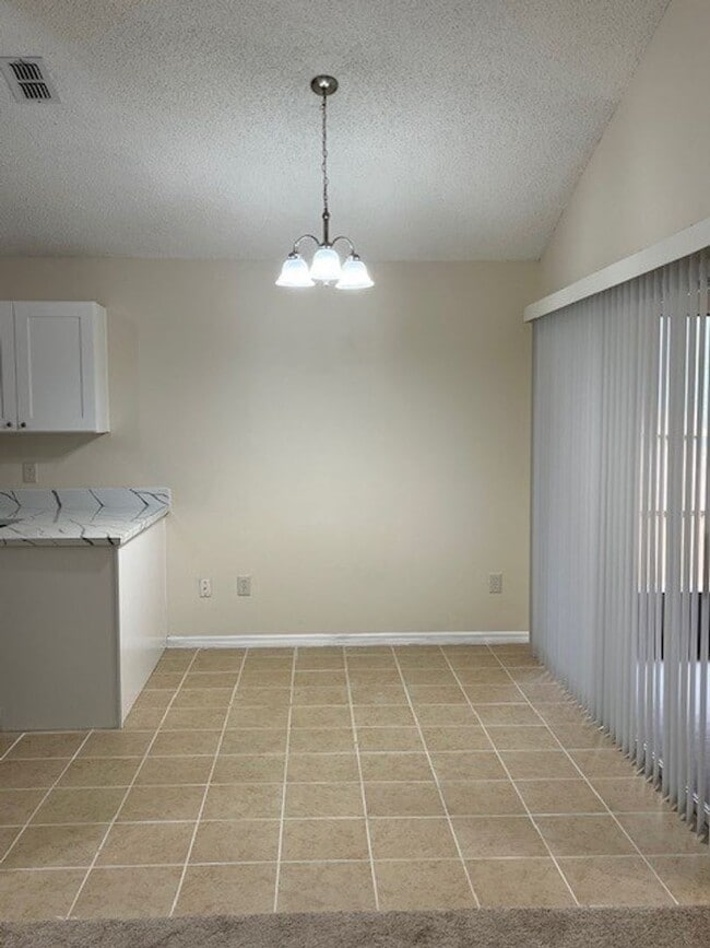 Building Photo - **3/2 w/ Lawn Care in Lake Mary - Remingto...