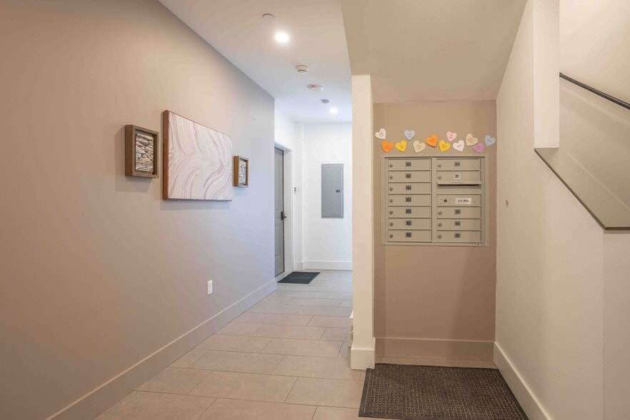 building lobby - 517 18th St