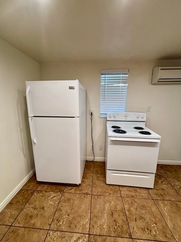 Building Photo - 1643 S State St