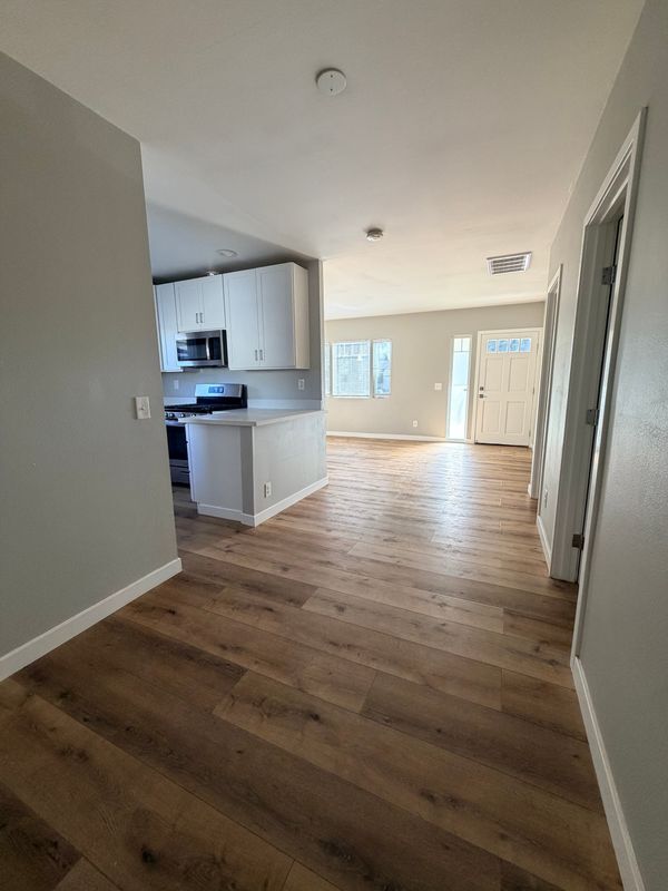 Building Photo - 4033 Linwood Pl