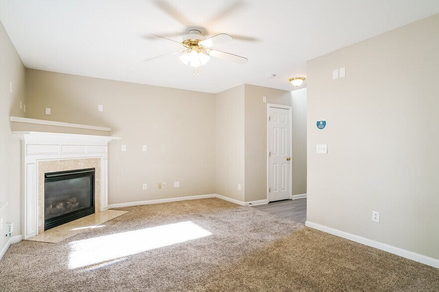 Building Photo - 5405 Kissimmee Ln
