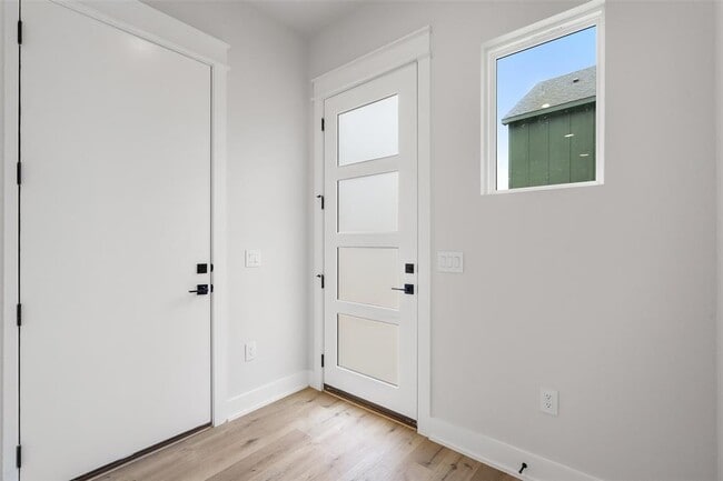 Building Photo - 2709 Bristol Dr
