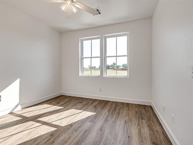 Building Photo - 29612 Memory Ln