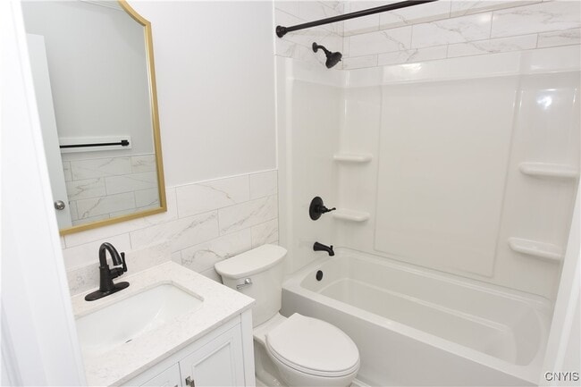 Building Photo - 1401 Woodbury Dr
