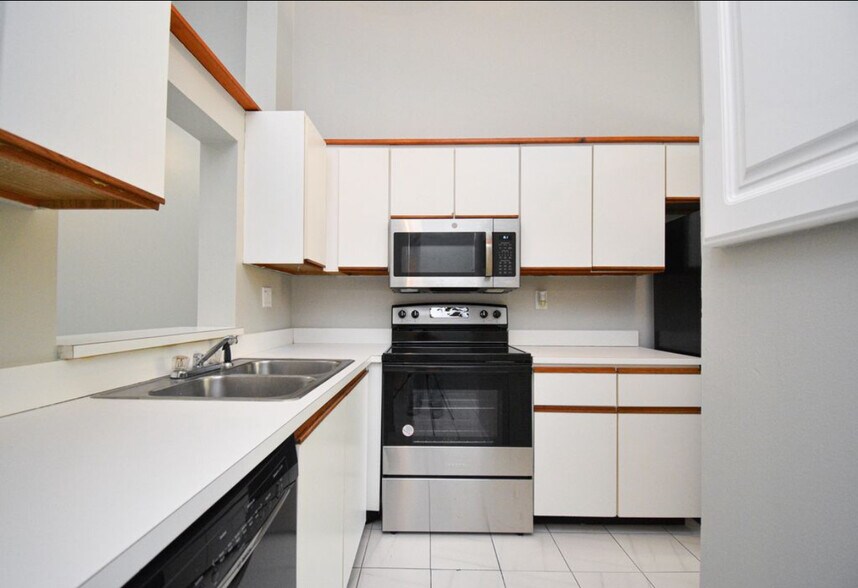 Building Photo - 3100 NW 46th St