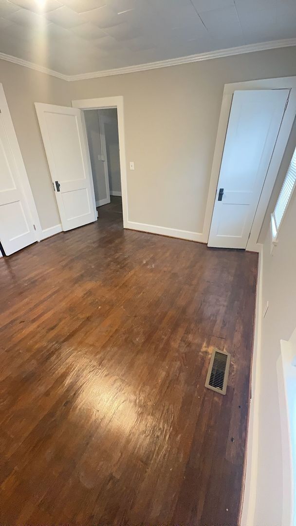 Building Photo - 505 E 5th St