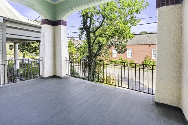 Building Photo - 165 Alix St