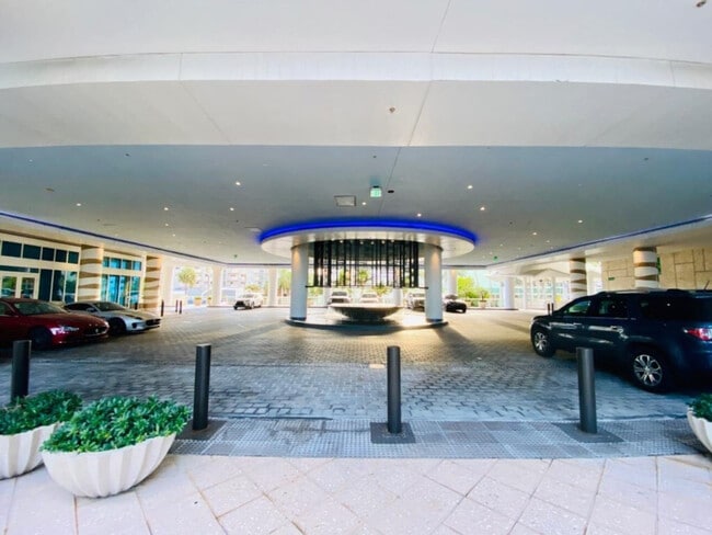 Building Photo - 6801 Collins Ave