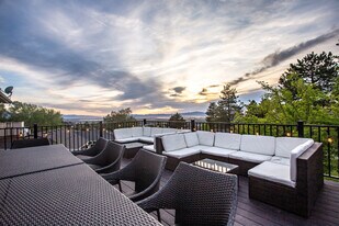 Building Photo - 931 Green Oaks Dr