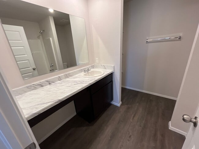 Building Photo - **St Patrick's Day Deal!** NEWER Three Bed...