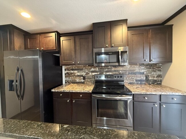 Building Photo - 3 bed 2 bath Mountain Living home!