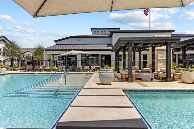 Building Photo - 1664 Hillside Terrace