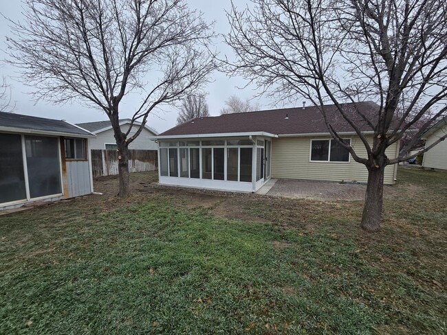 Building Photo - Freshly Updated 3 Bed | 2 Bath Home with Sunroom & Fenced Yard – Twin Falls