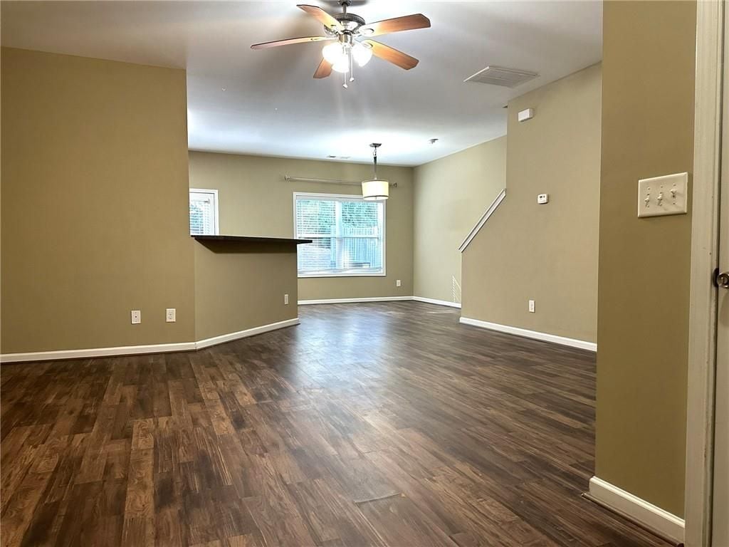 Building Photo - 538 Oakside Pl