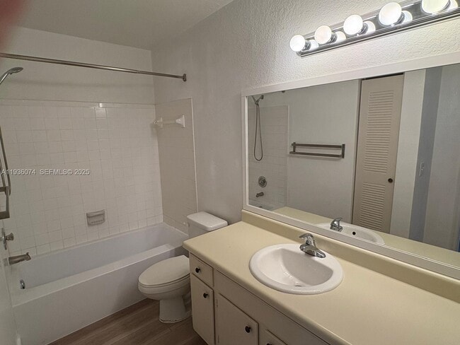 Building Photo - 3350 Pinewalk Dr N