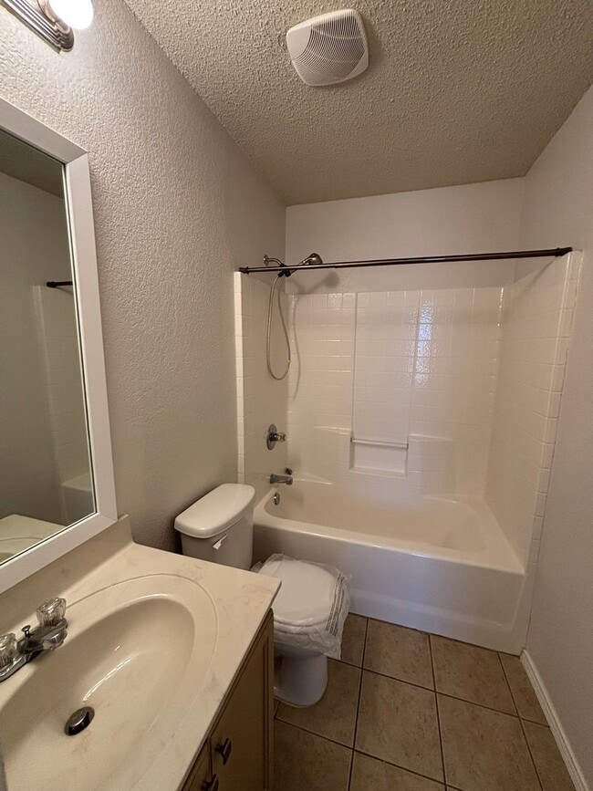 Building Photo - 532 Jeffdale Dr