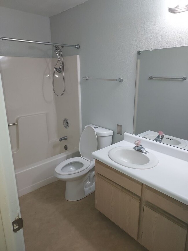 Building Photo - 2ND FLOOR CONDO FOR RENT