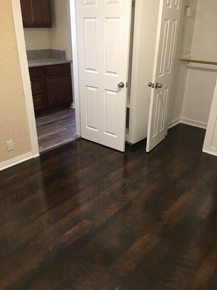 Building Photo - 5031 Bakman Ave