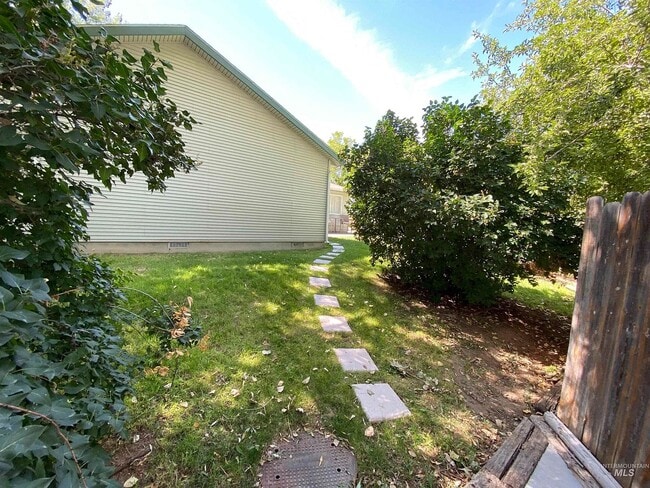 Building Photo - 950 Gregory Ln