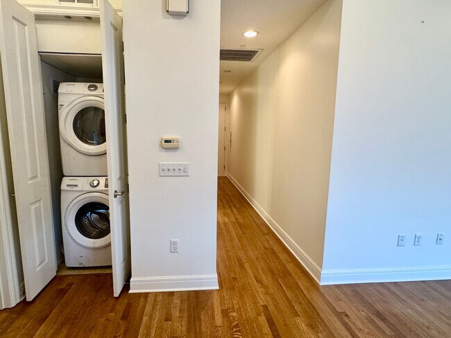 Building Photo - Wallstreet Tower Condo