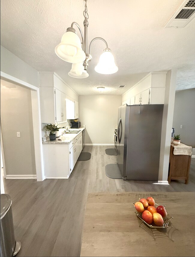 Building Photo - Beautiful 4 Bedroom Home with Bonus Room – $2,000/Month