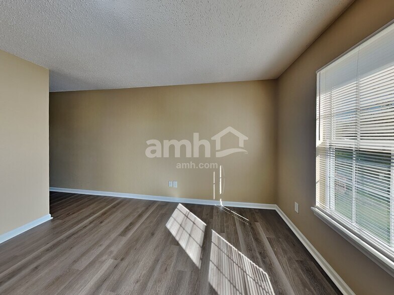 Building Photo - 1721 Blue Lake Dr