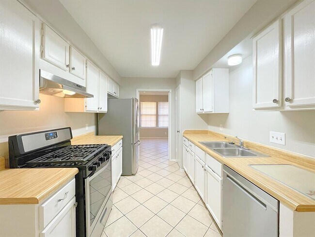 Building Photo - 11108 Blossom Bell Dr