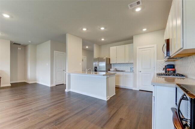 Building Photo - 6607 Arabella Lakes Dr