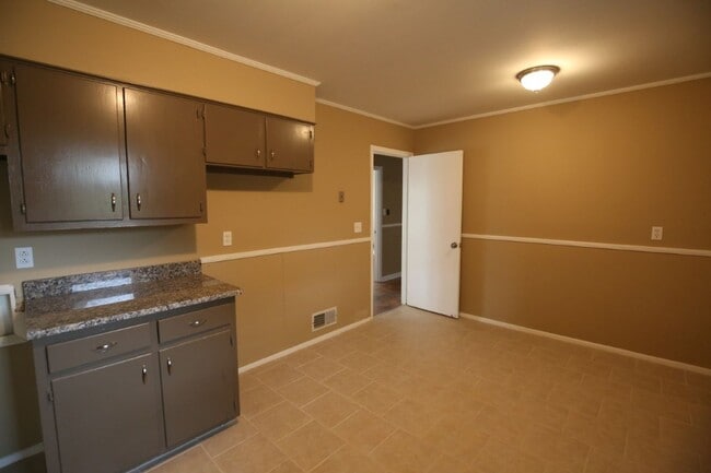 Building Photo - 2816 8th St NE