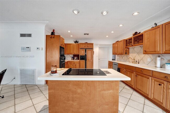 Building Photo - 2889 NE 35th St