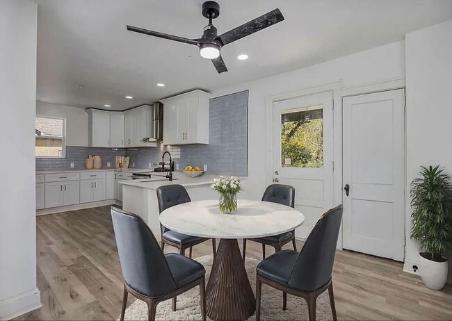 Building Photo - Coming Soon_ Renovated 5 bd/ 2 bth House in Norwood!