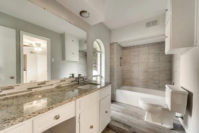 Building Photo - 5806 Everglade Rd