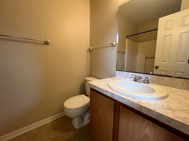 Building Photo - SPACIOUS 3 Bedroom, 2 Bathroom Ekana Point...