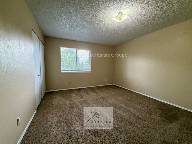 Building Photo - 1751 Shenandoah Dr