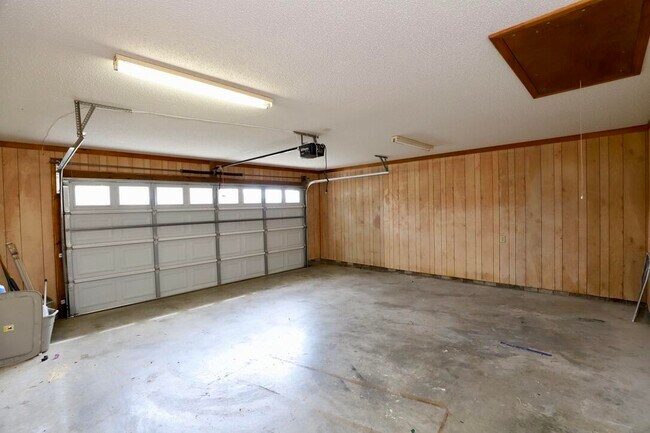 Building Photo - 60 Vinca Ct