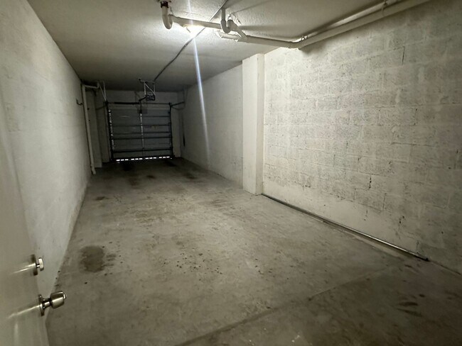 Building Photo - Palm Estates 3/2 with Garage