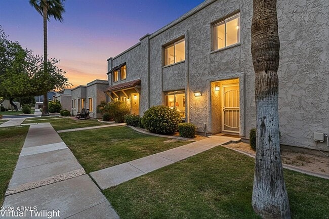 Building Photo - 8141 E Vista Dr