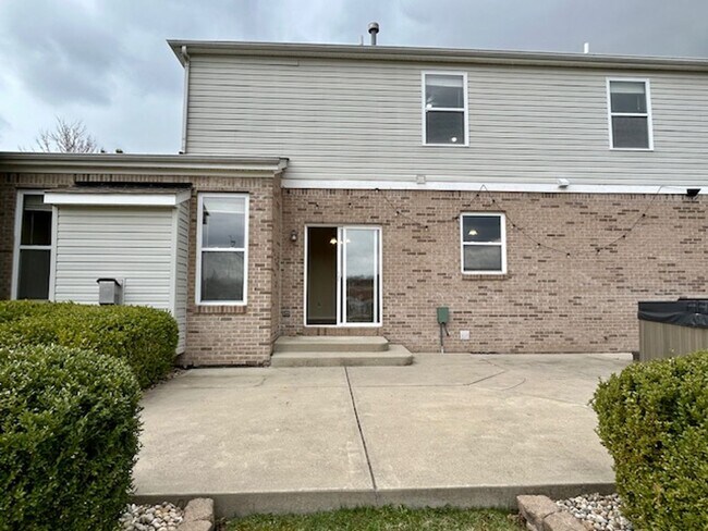 Building Photo - Beautiful 2 Story, 4 Bedroom, with a Full ...