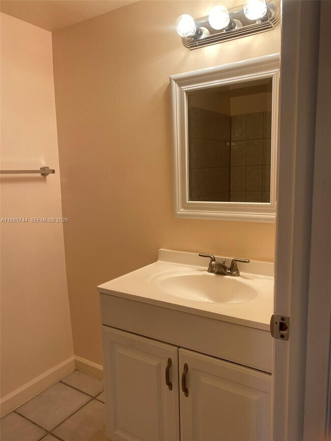 Building Photo - 10772 La Placida Dr