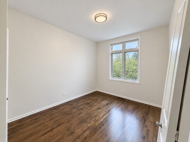 Building Photo - 1351 W Altgeld St