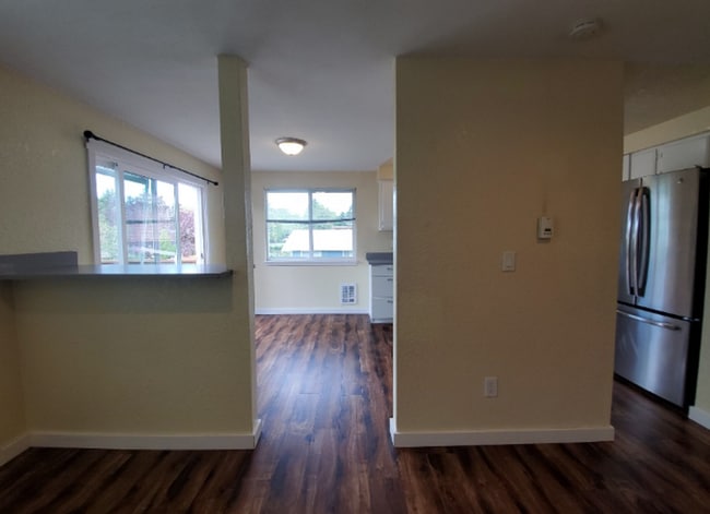 Building Photo - 6 bedroom, 2 bath home with Two Car Garage!!!!