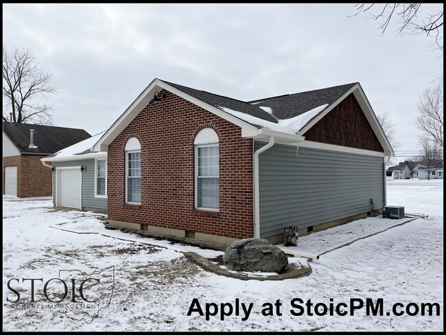 Building Photo - 123 N Main St