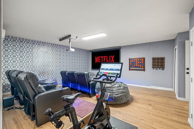 Building Photo - 10703 Del Prado Dr S