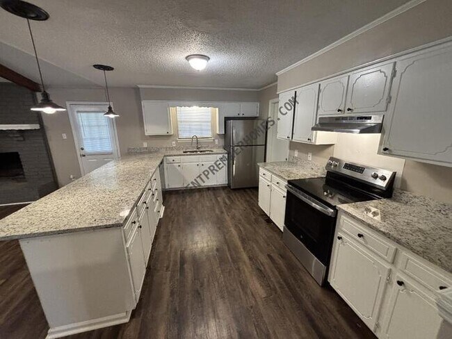 Building Photo - 714 Foxboro Dr
